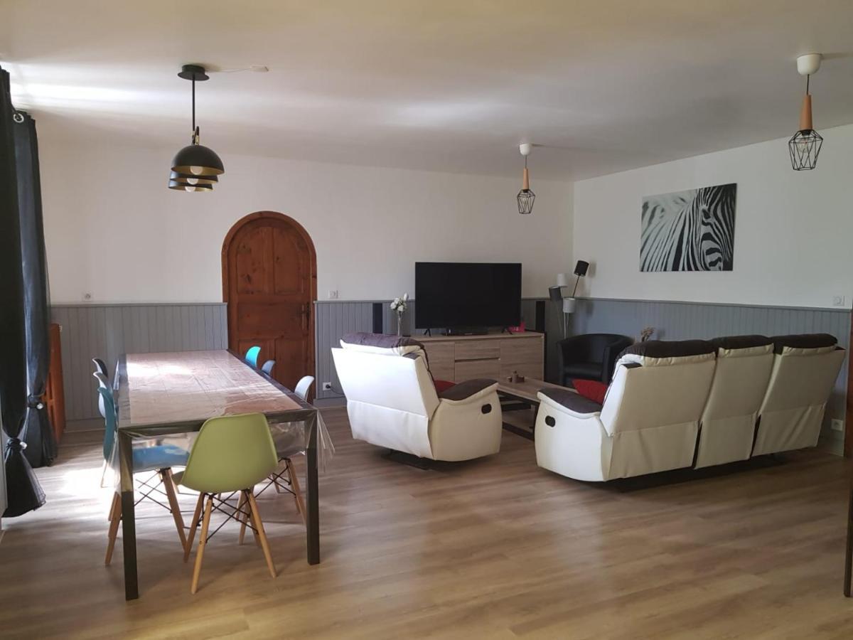 Maison D'Hotes "La Pierre Pointue" Saint-Léons Esterno foto