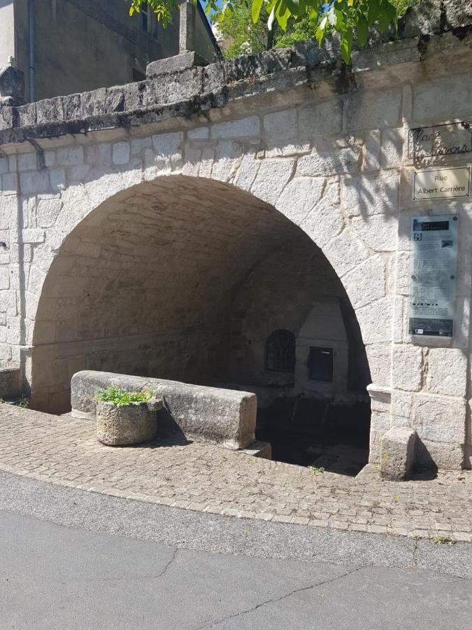 Maison D'Hotes "La Pierre Pointue" Saint-Léons Esterno foto
