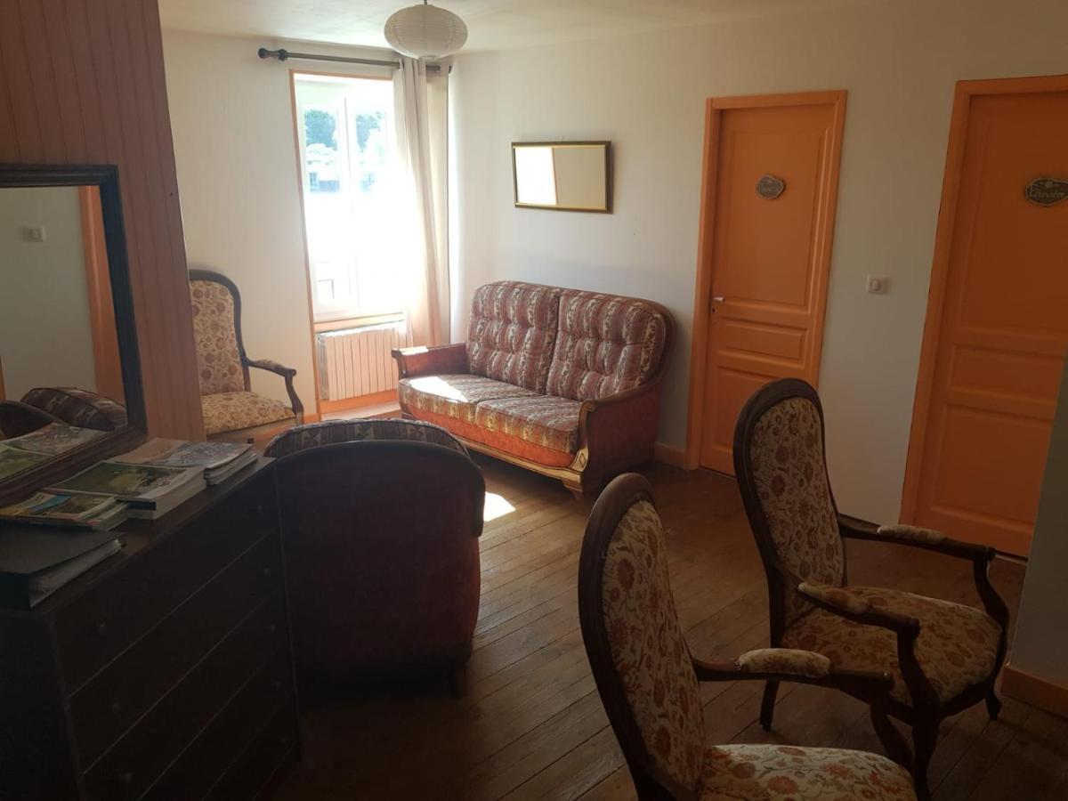 Maison D'Hotes "La Pierre Pointue" Saint-Léons Esterno foto