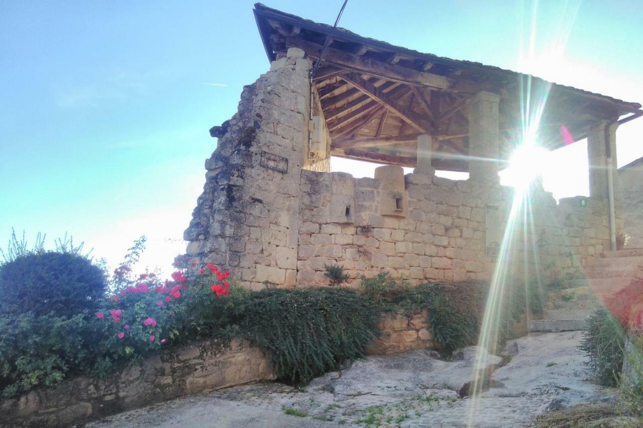 Maison D'Hotes "La Pierre Pointue" Saint-Léons Esterno foto